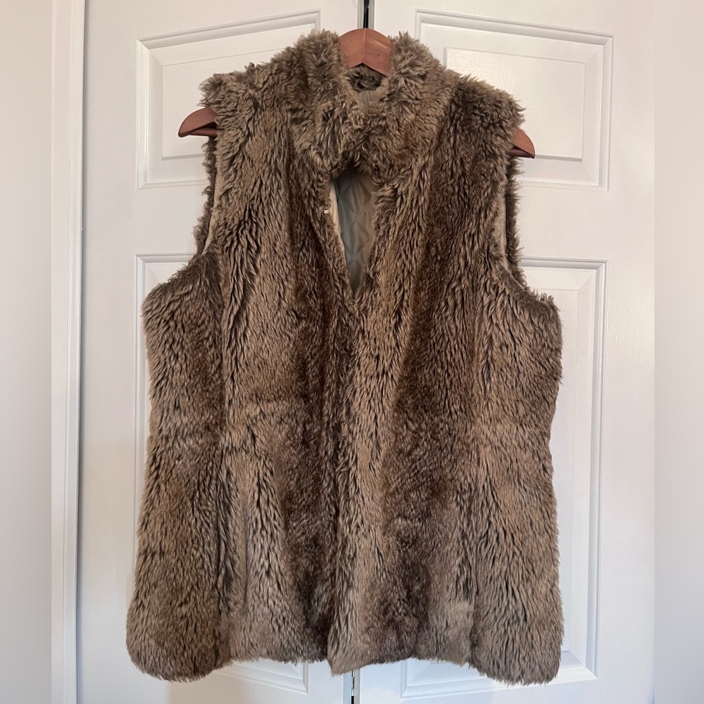 Women’s Faux Fur Vest
